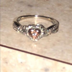 10 K heart white gold ring
